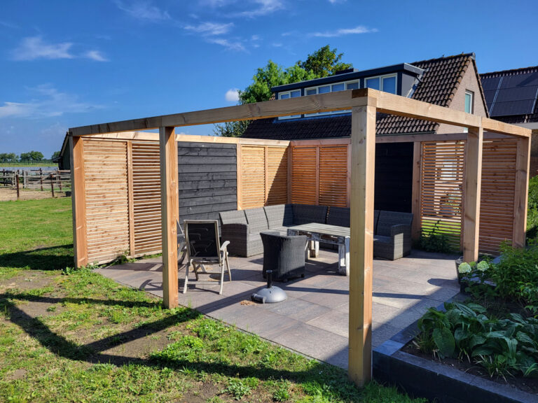 Houten tuinafscheiding met karakter